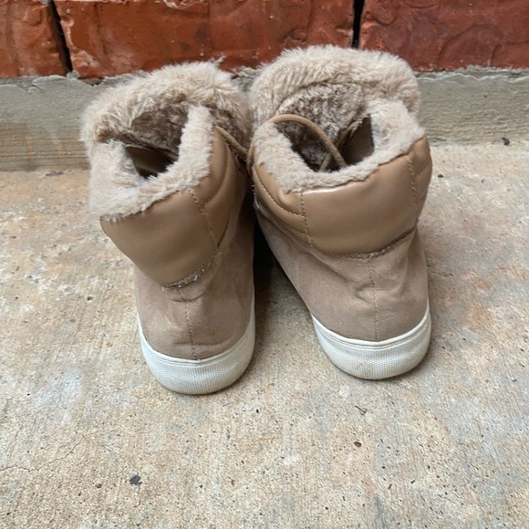 Madden Girl Womens 9 Beige Suede Breezy Sherling Ankle Booties Boot Sneakers - Picture 5 of 8